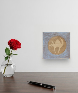 Nervous cat on Plywood 